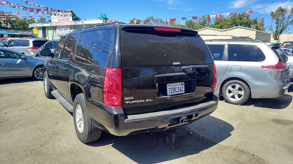 2011 GMC Yukon Image 3