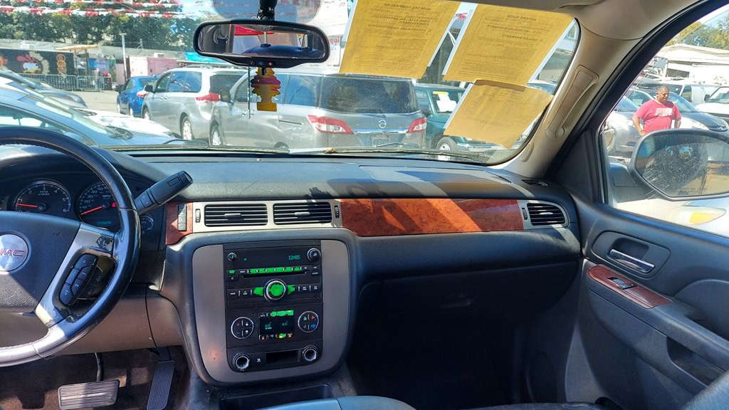 2011 GMC Yukon Image 12