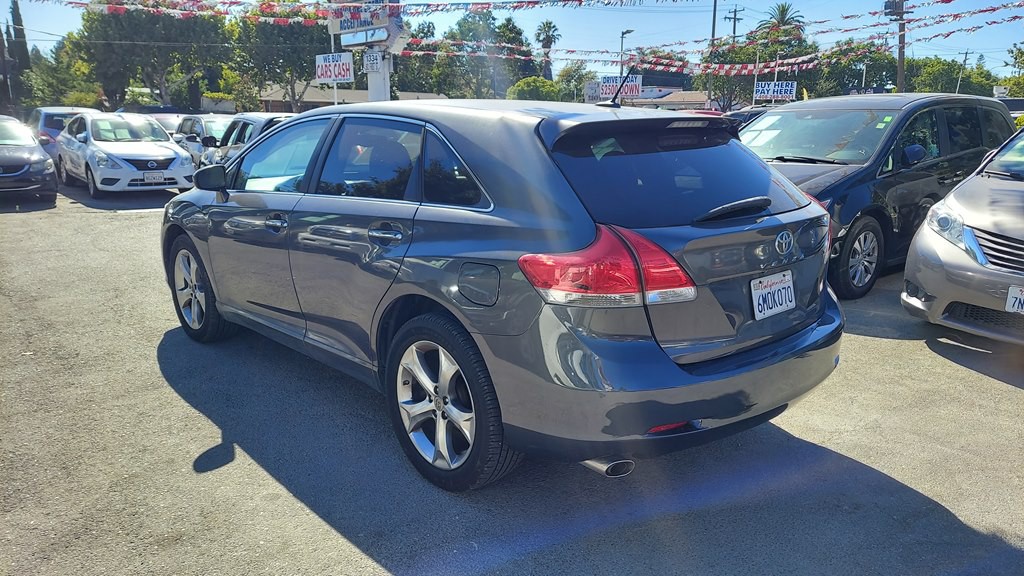 2010 Toyota Venza Image 2