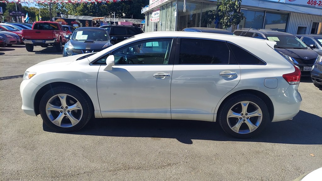2009 Toyota Venza Image 2