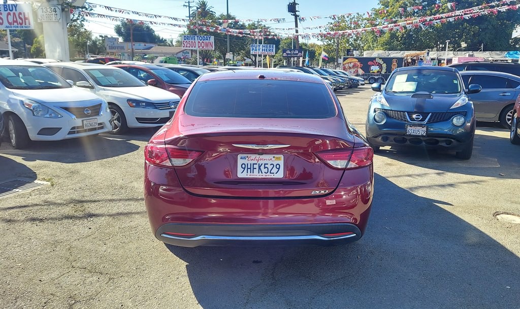 2015 Chrysler 200 Image 4