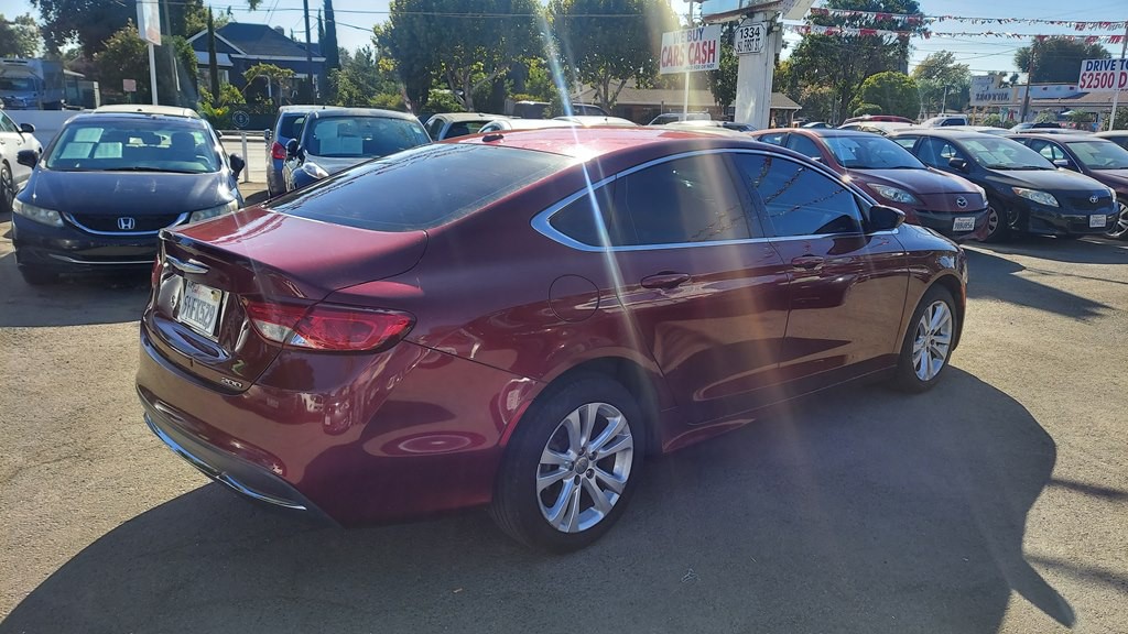 2015 Chrysler 200 Image 5