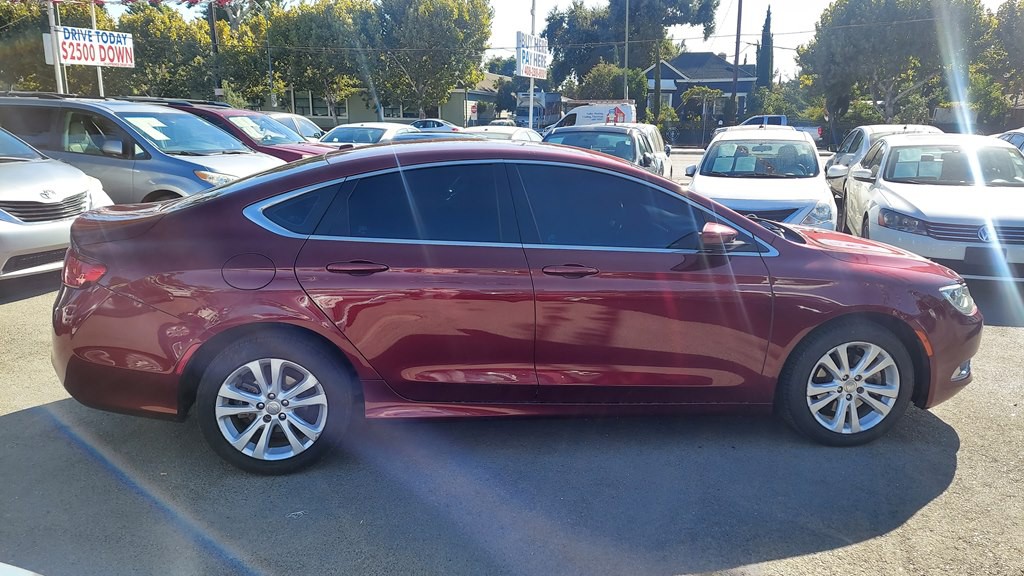 2015 Chrysler 200 Image 6