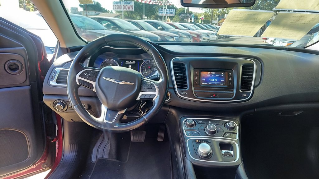 2015 Chrysler 200 Image 10