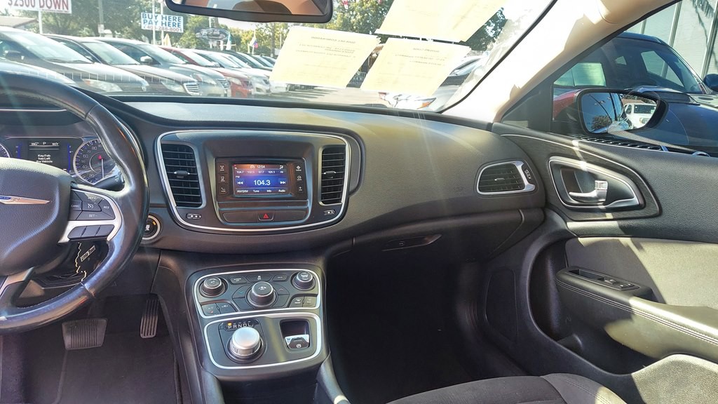 2015 Chrysler 200 Image 11