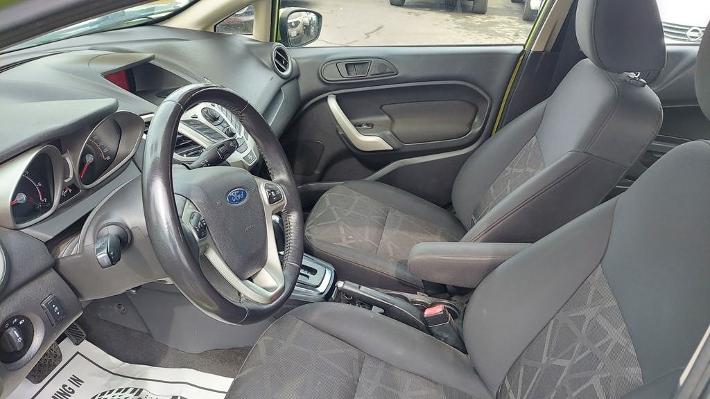2013 Ford Fiesta Image 8