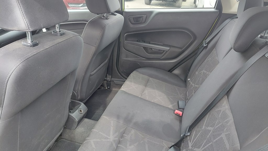 2013 Ford Fiesta Image 9