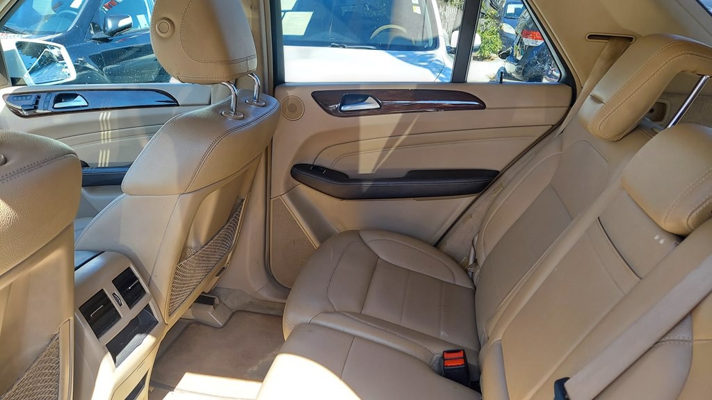 2012 Mercedes-Benz M-Class Image 9