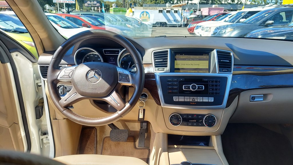 2012 Mercedes-Benz M-Class Image 10