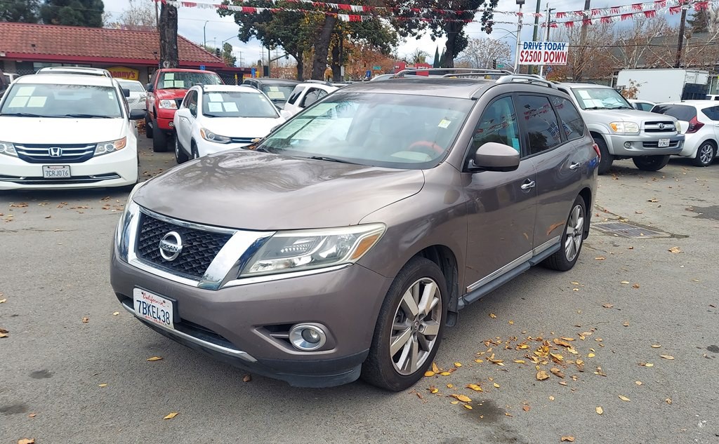 2013 Nissan Pathfinder Image 1