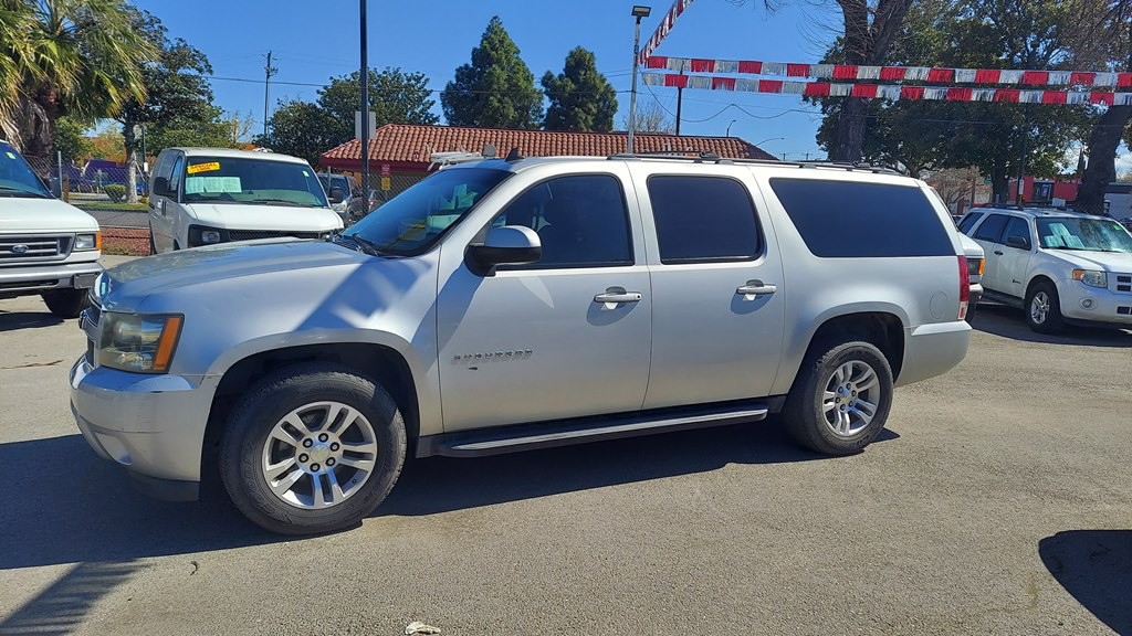 2010 Chevrolet Suburban Image 3