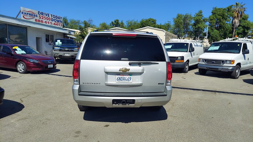 2010 Chevrolet Suburban Image 5