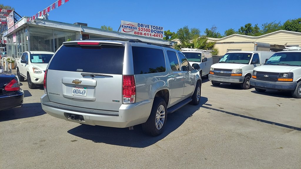 2010 Chevrolet Suburban Image 6