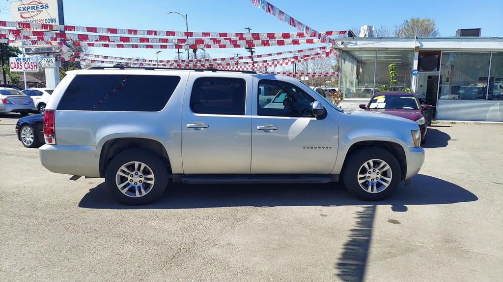 2010 Chevrolet Suburban Image 7