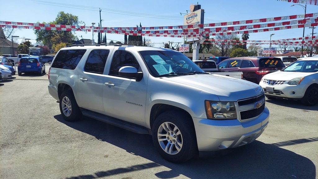 2010 Chevrolet Suburban Image 8