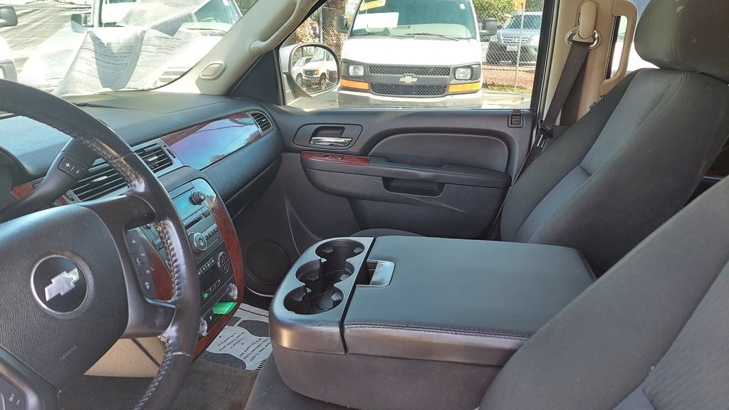2010 Chevrolet Suburban Image 9