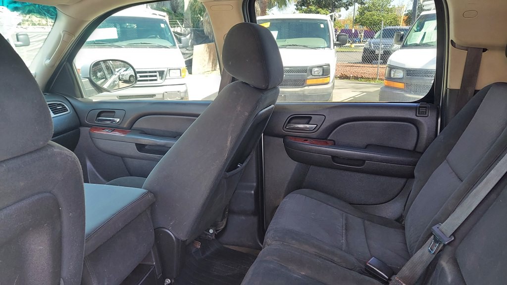 2010 Chevrolet Suburban Image 10