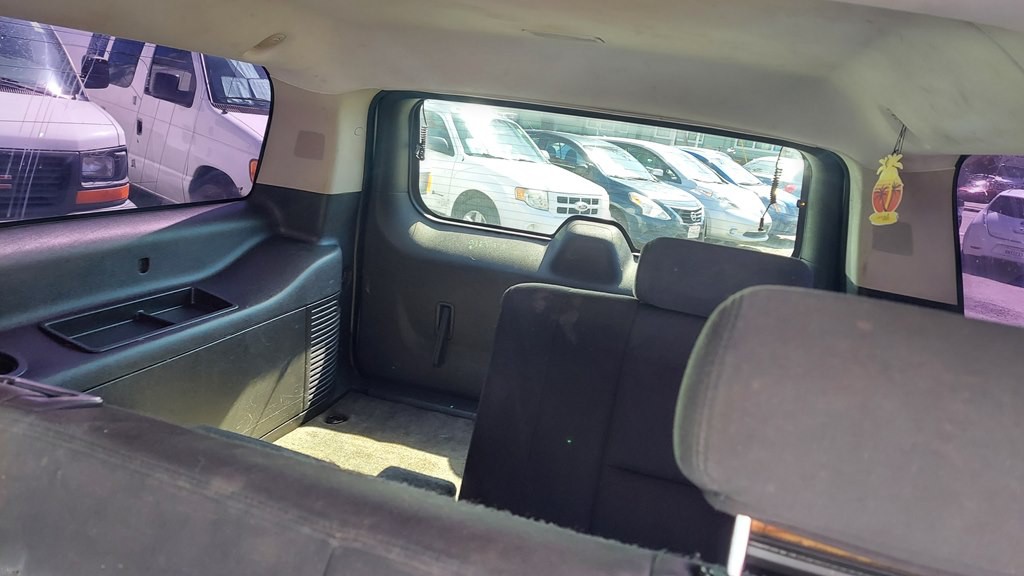 2010 Chevrolet Suburban Image 11