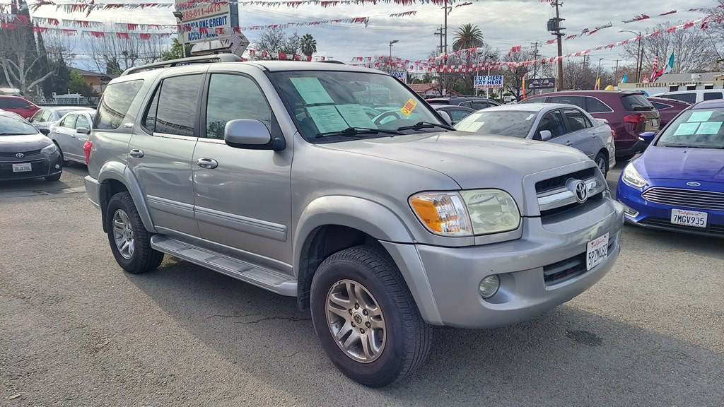 2005 Toyota Sequoia Image 2