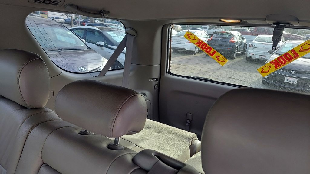 2005 Toyota Sequoia Image 7