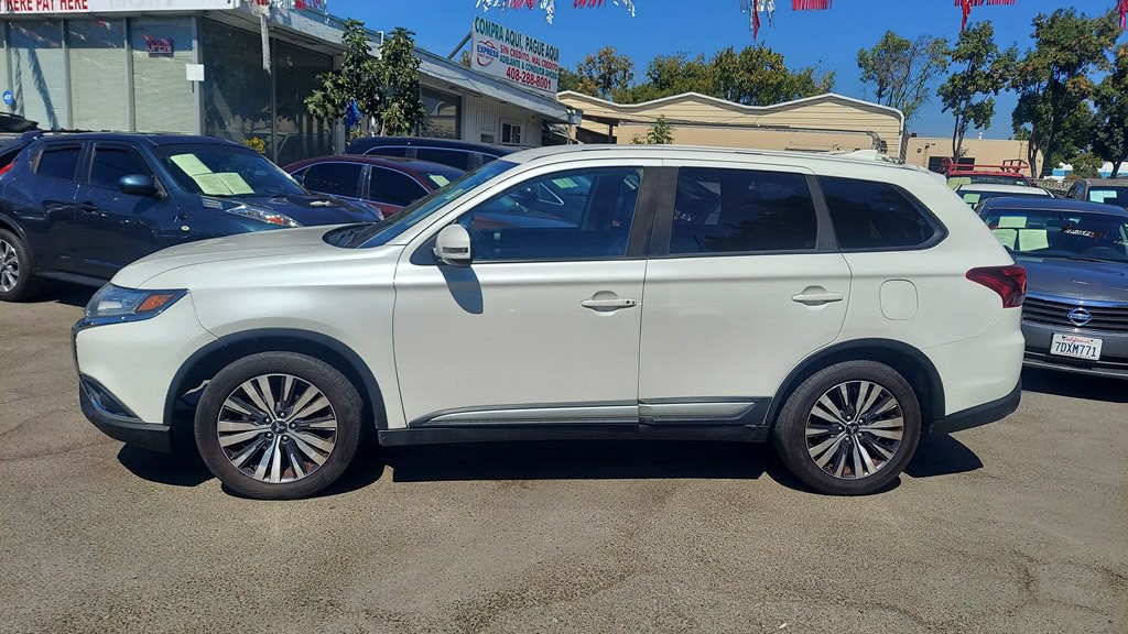 2019 Mitsubishi Outlander Image 2