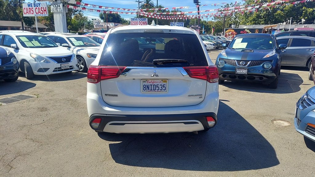 2019 Mitsubishi Outlander Image 4