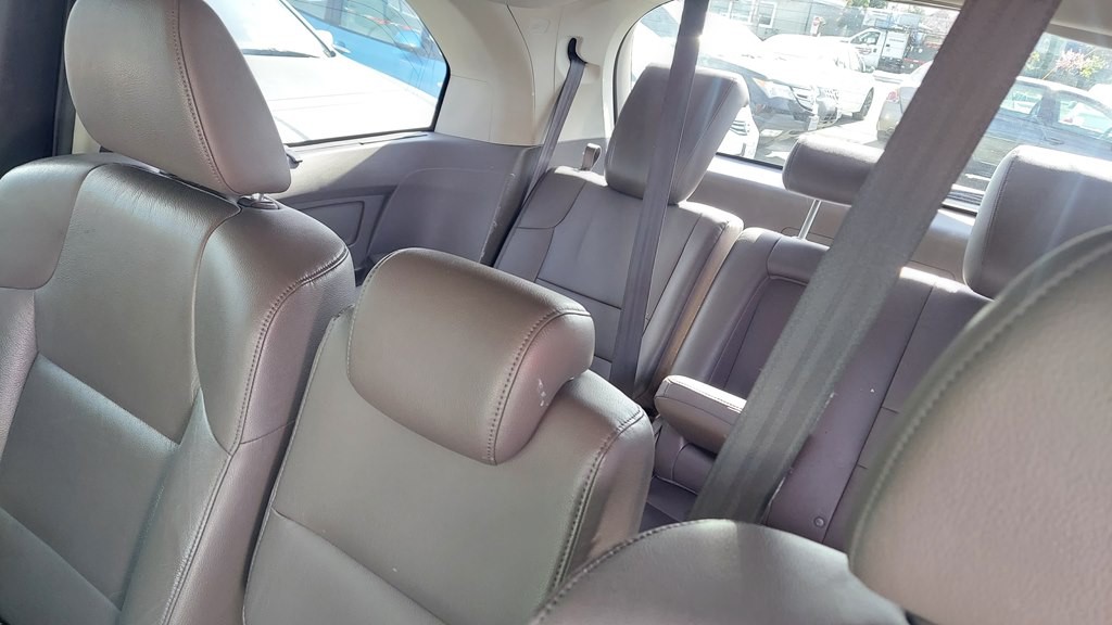 2011 Honda Odyssey Image 9