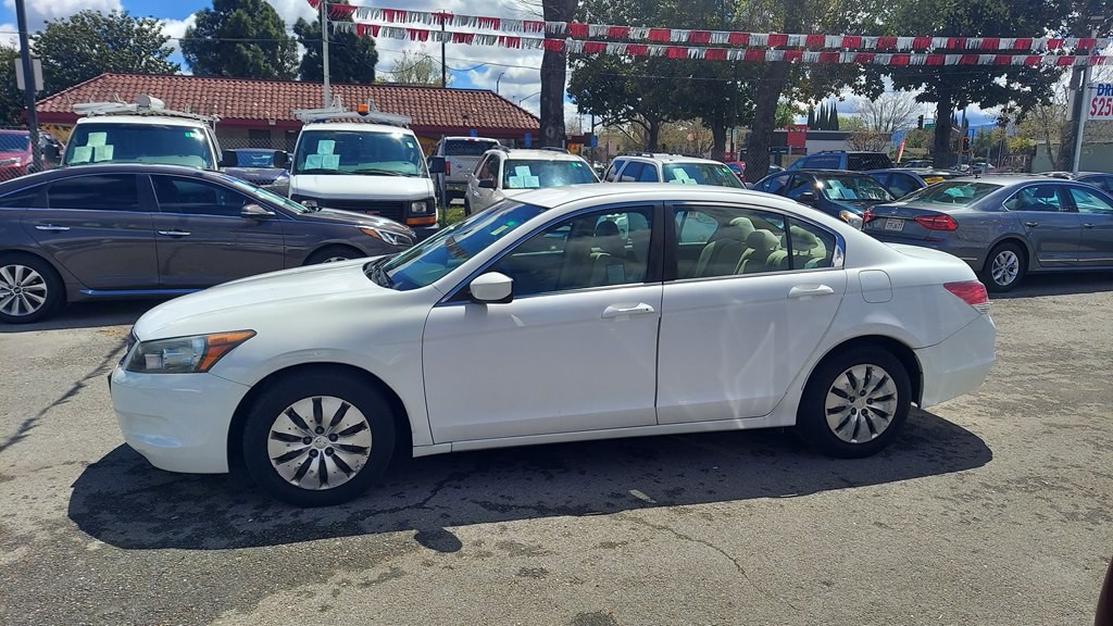 2009 Honda Accord Image 2