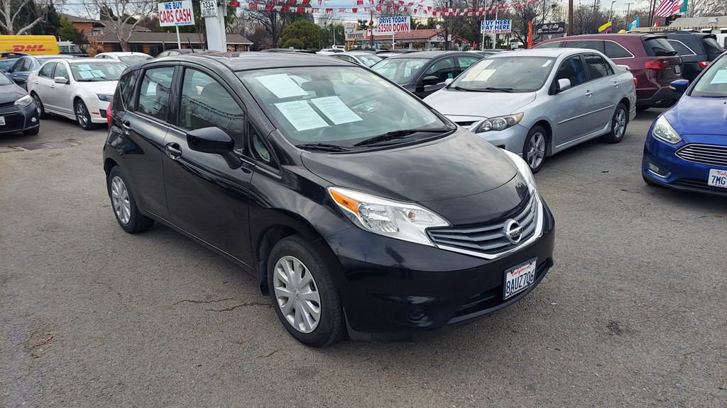2016 Nissan Versa Image 2