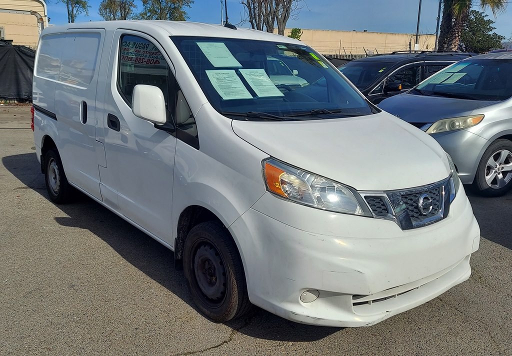 2015 Nissan NV200 Image 2
