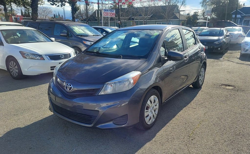 2013 Toyota Yaris Image 1