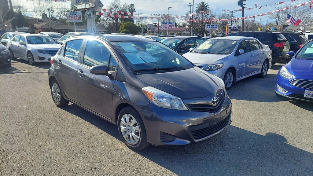 2013 Toyota Yaris Image 2