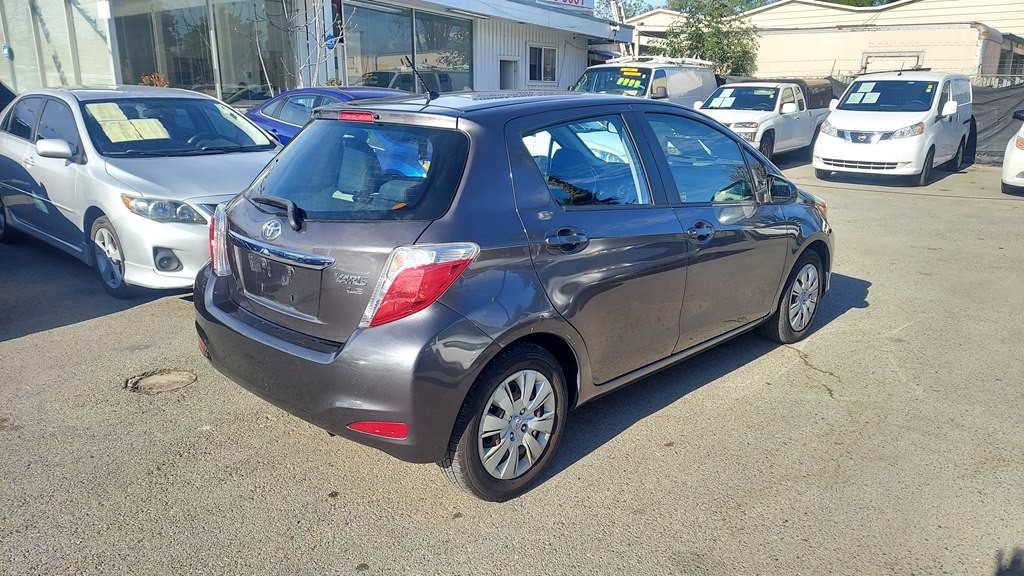 2013 Toyota Yaris Image 3