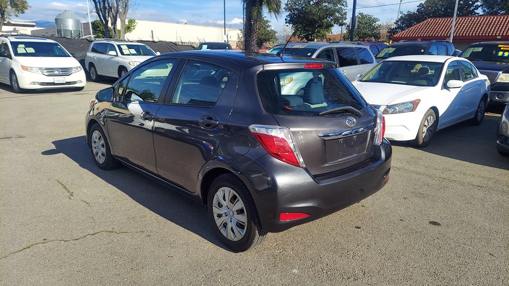 2013 Toyota Yaris Image 4