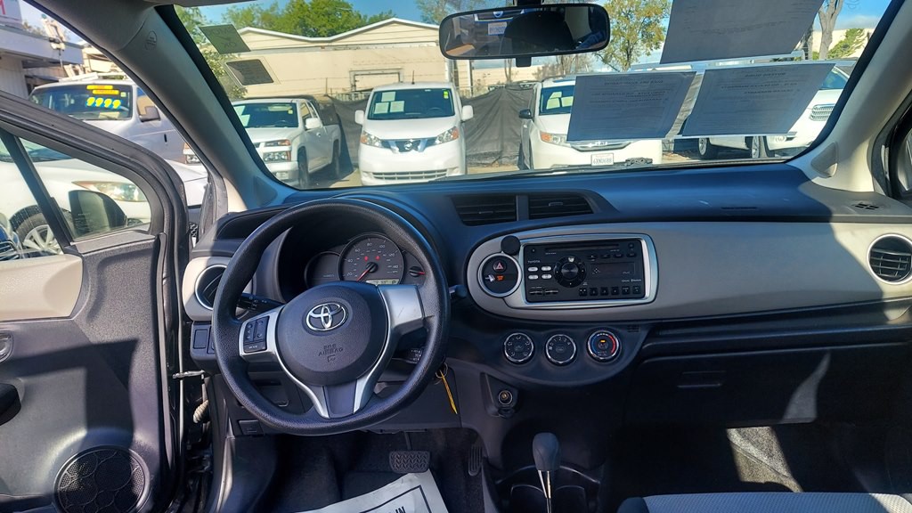 2013 Toyota Yaris Image 7