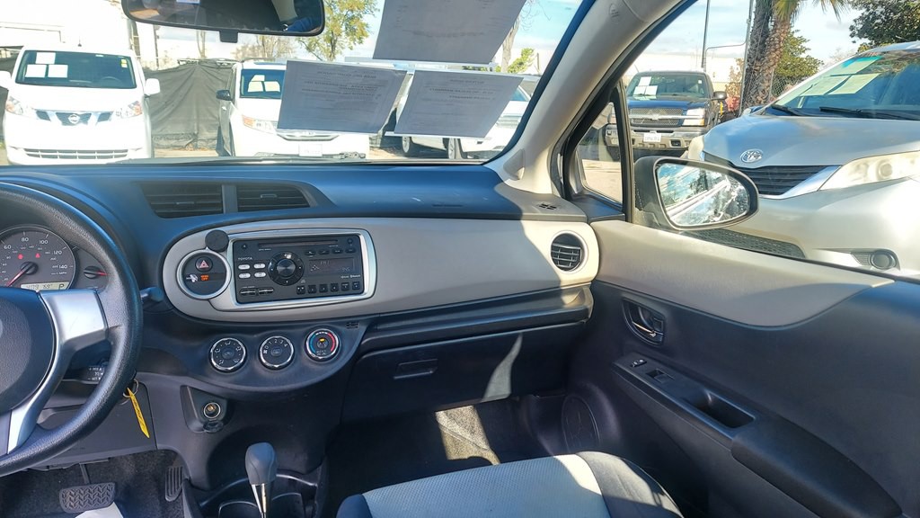 2013 Toyota Yaris Image 8