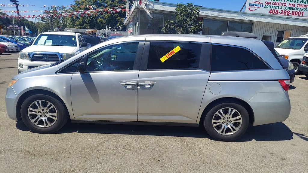 2012 Honda Odyssey Image 2