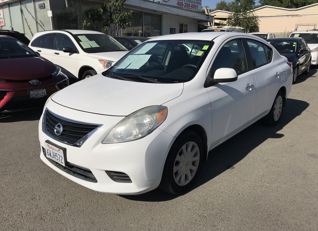 2012 Nissan Versa Image 1