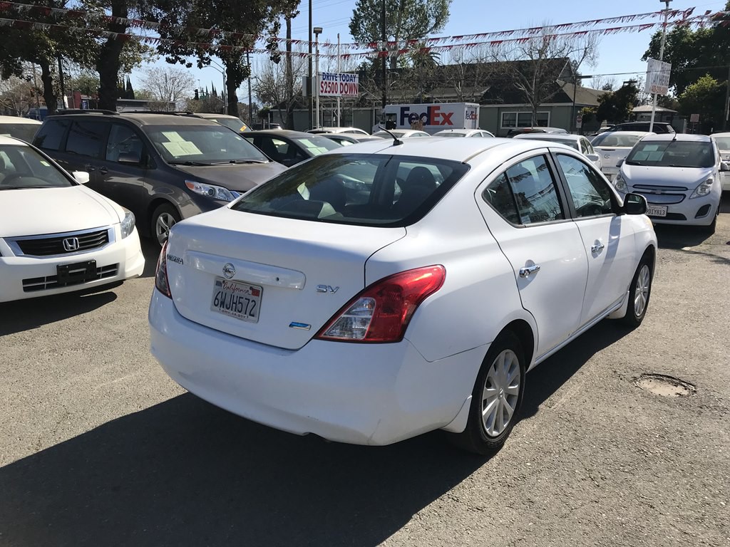2012 Nissan Versa Image 3