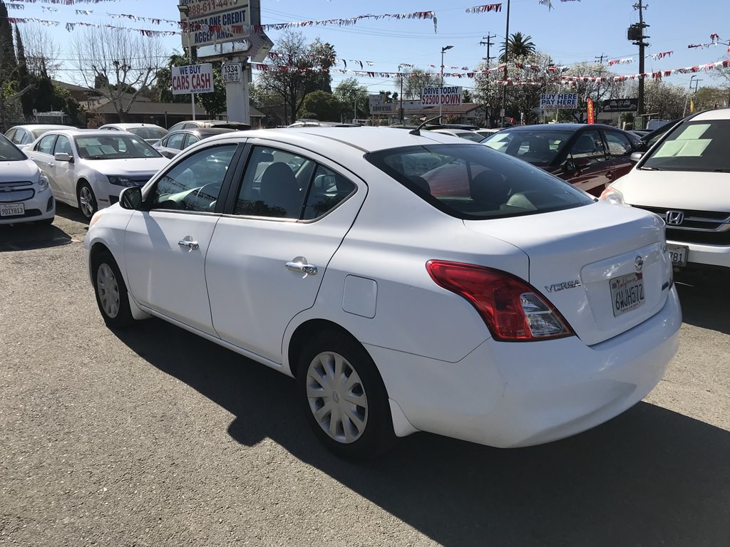 2012 Nissan Versa Image 4