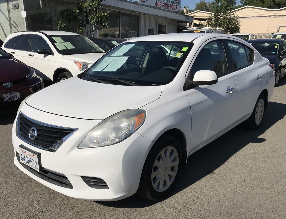 2012 Nissan Versa Image 1
