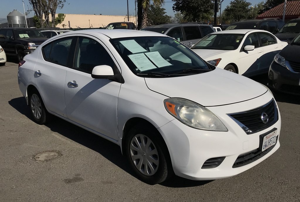 2012 Nissan Versa Image 2