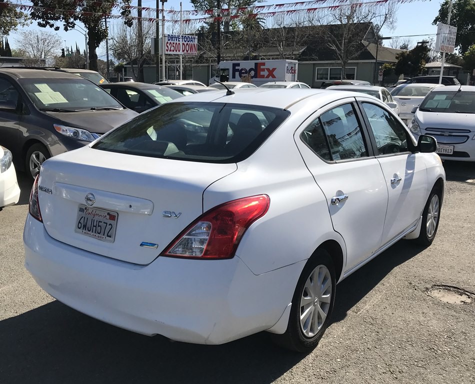 2012 Nissan Versa Image 3