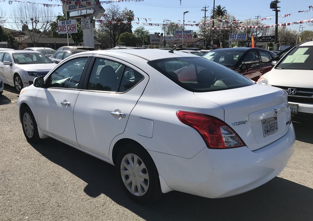 2012 Nissan Versa Image 4