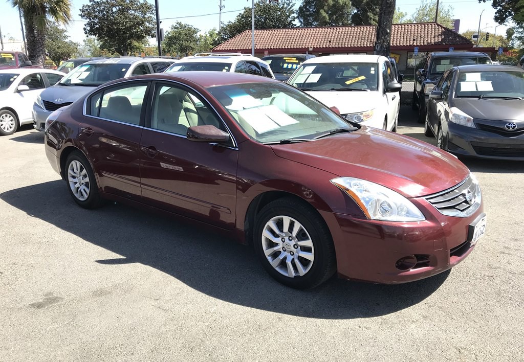 2011 Nissan Altima Image 2