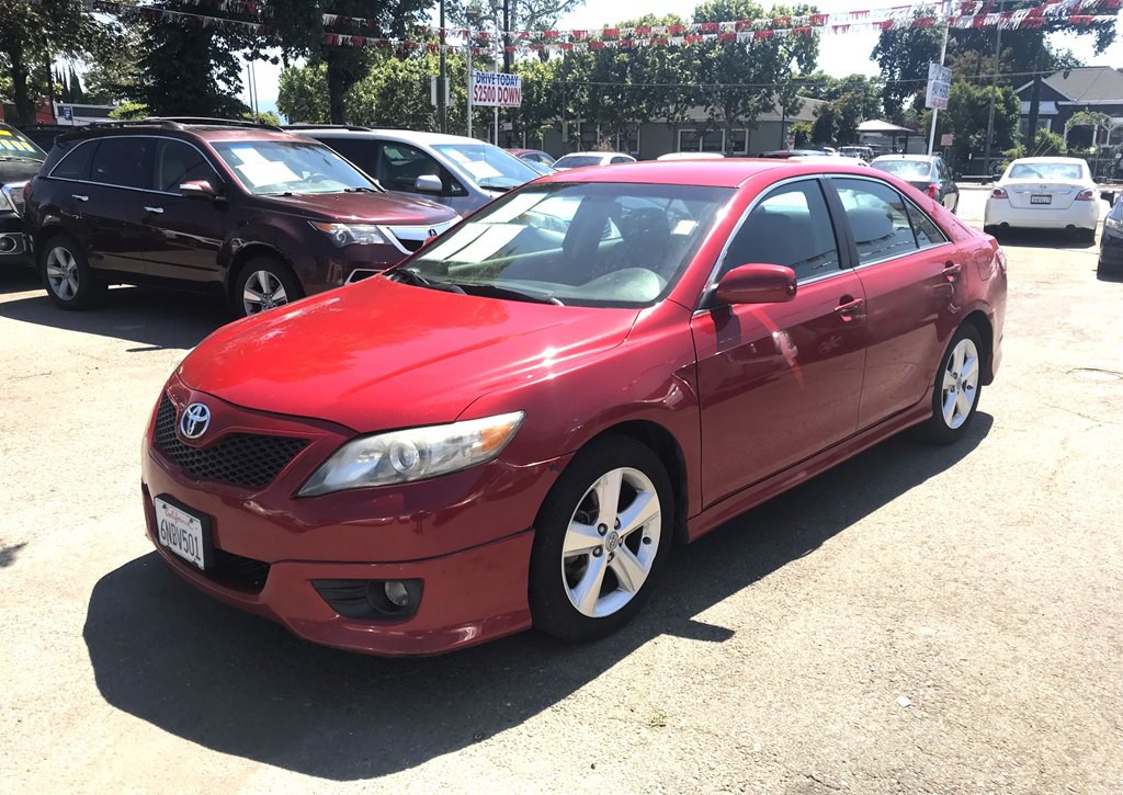 2010 Toyota Camry Image 1