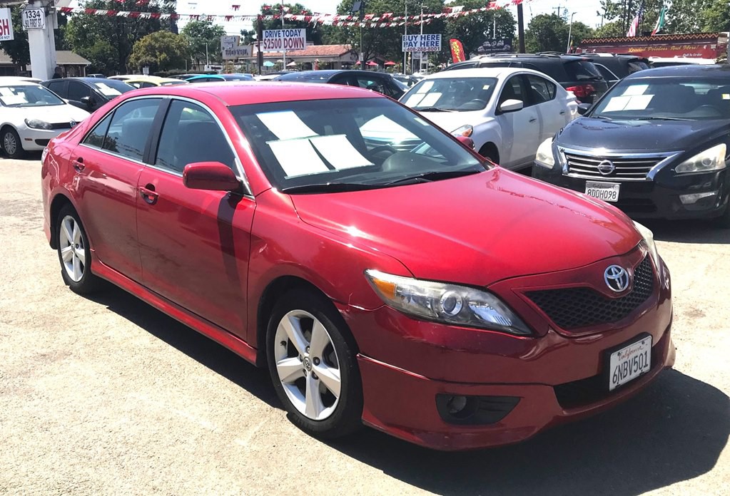 2010 Toyota Camry Image 2