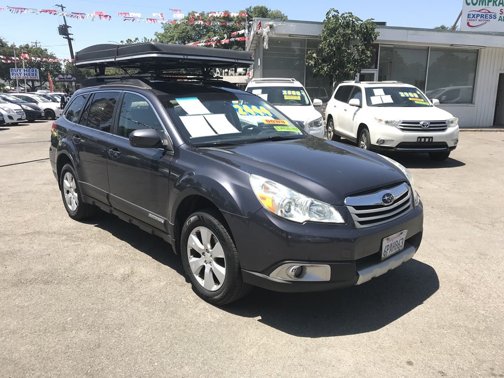 2011 Subaru Outback Image 2