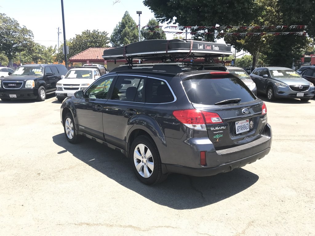 2011 Subaru Outback Image 4