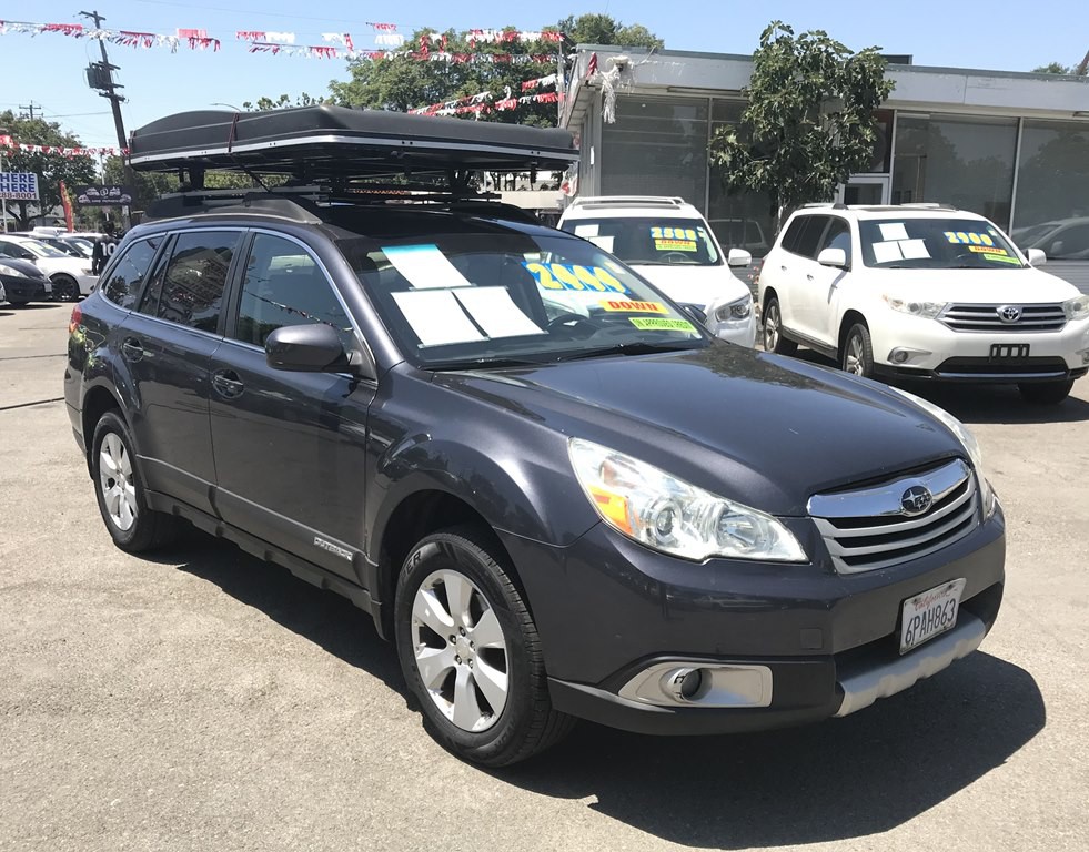 2011 Subaru Outback Image 2